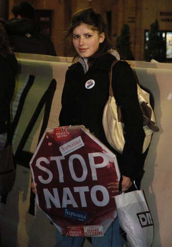 стоп НАТО Српкиња